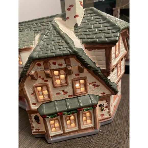 Dickens Keepsakes Roadhouse inn Porcelain Lighted House Light Kit - Picture 1 of 16